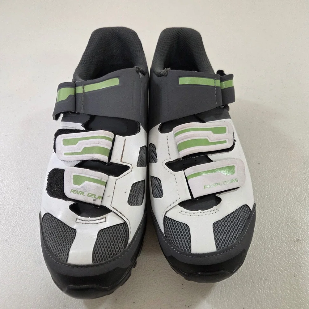 Pearl Izumi brand pearl